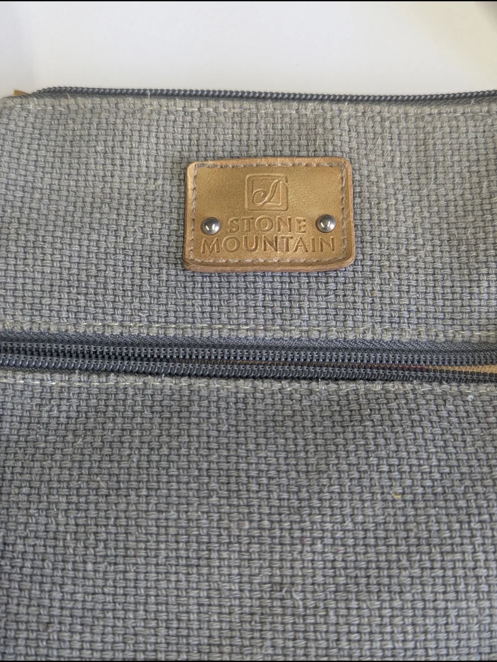 Stone Mountain Crossbody Bag Gray Canvas Tan Leather Trim Multi Pocket Adjustabl